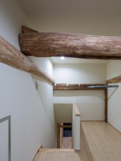 屋根裏収納